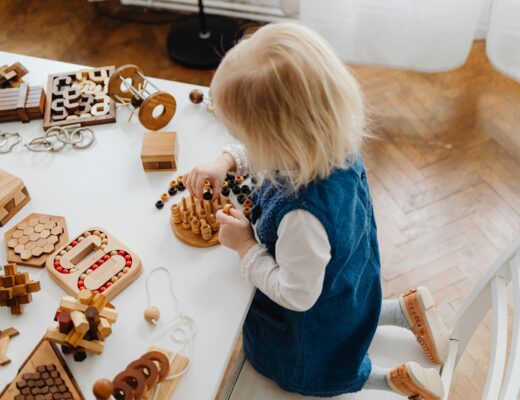 Zdjęcie do artykułu: Zabawy sensoryczne – jak wpływają na rozwój malucha